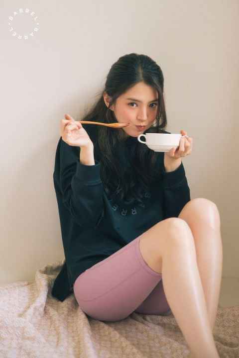 韩素希最新写真果真 这次是甜美举动风！