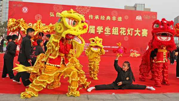 全椒县：学生赛花灯 快乐传非遗