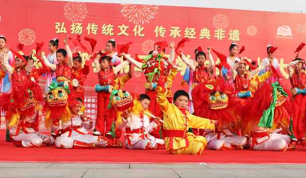 全椒县：学生赛花灯 快乐传非遗