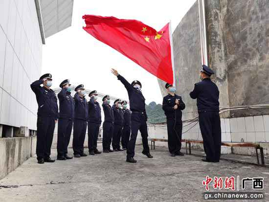 水口关进出境边防查抄站践行入警理睬喜迎首个“中国人民警员节”