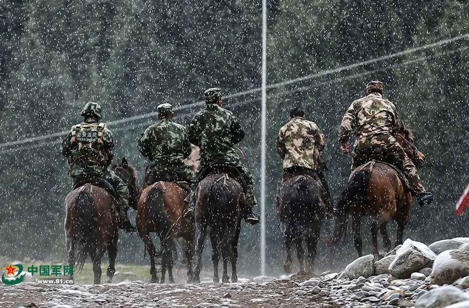 【一周精选】他们用汗水灌溉军旅芳华之花