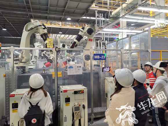 共舞长江经济带·看高质量成长｜央媒记者：重庆不只宜居 更是一个与科技细密接洽的都市