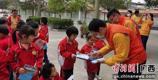 宁铁玉林工务段启动路外安全宣传筑牢春运防线