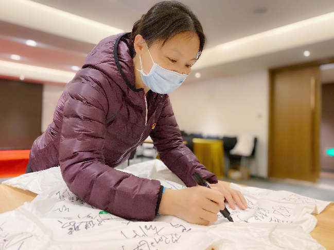 李国华：教育医护“军团”与病毒“搏击”