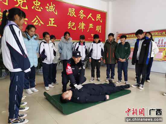 广西宁明：警营开放日 国防教诲时