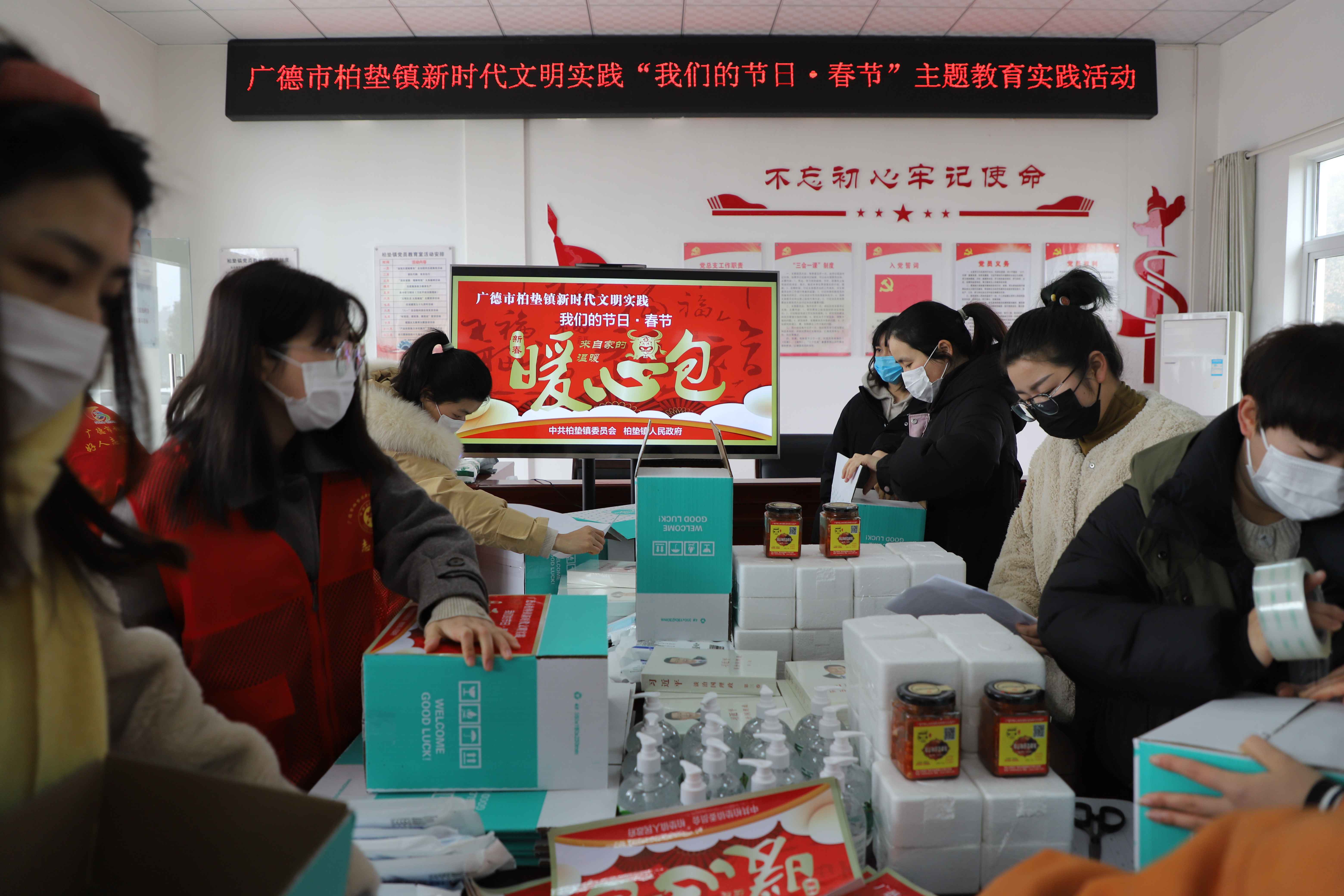 团团助团圆 他乡是家园