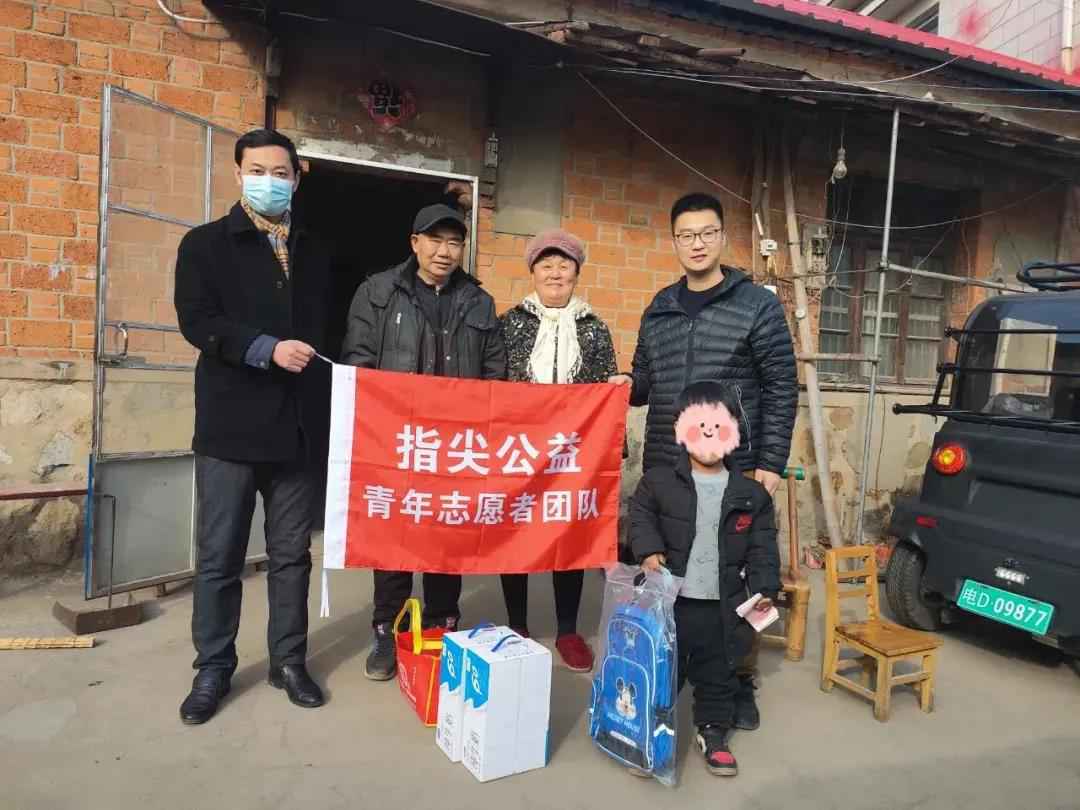 团团助团圆 他乡是家园