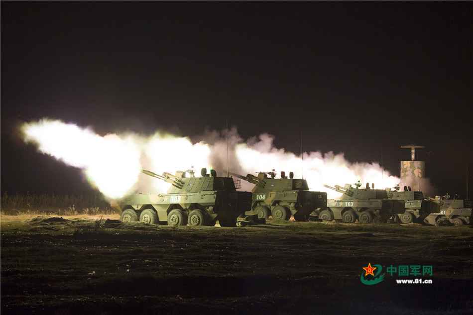 “中部砺剑”实射 多种装备连系火力包围