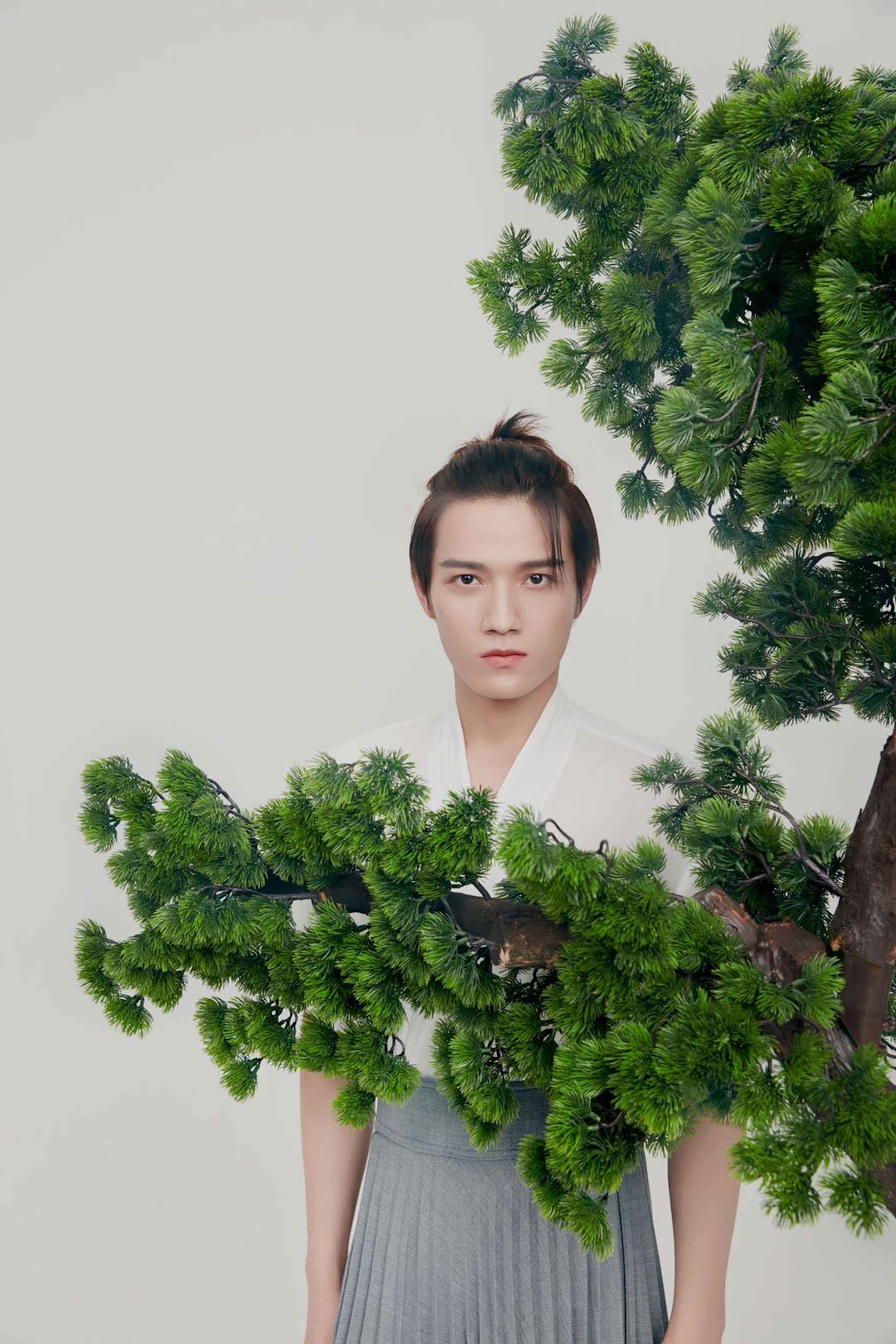 古装励志校园剧《青青子衿》开播 “古装颜”刘亦城缓步盛唐书卷