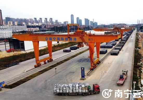 南宁：交通建树补短板 攻坚奋战掀飞腾
