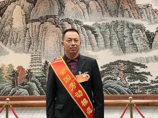 蔬菜大棚里走出的“劳动楷模”：建树现代农业新样板