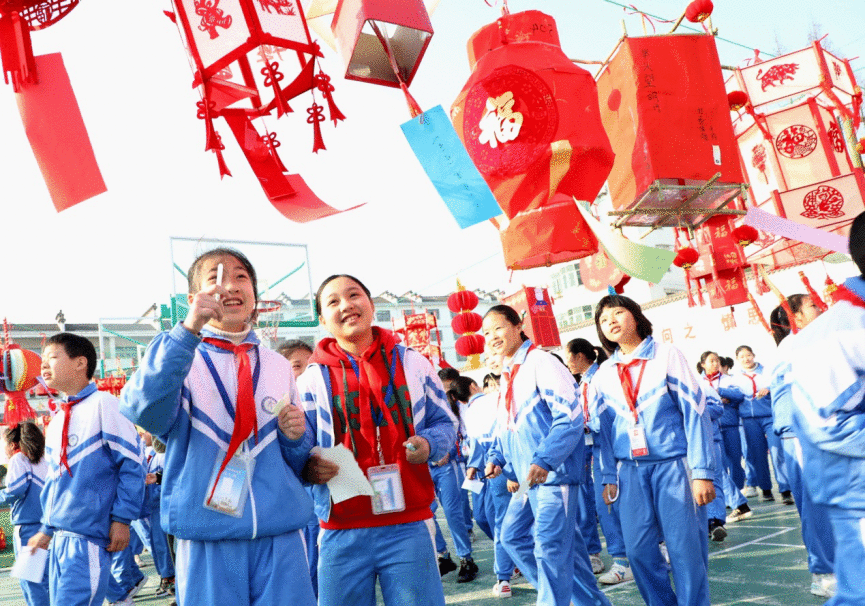 安徽歙县：寒假功课制灯笼 童心向党贺元宵