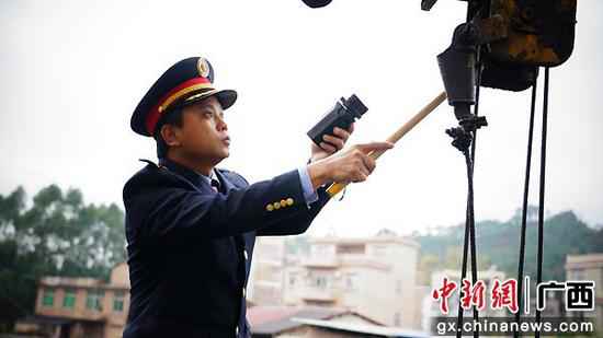 玉林工务段首席技师守护春运平安