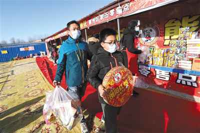 北京牛年春节烟花爆竹开卖 发起零售价与往年持平