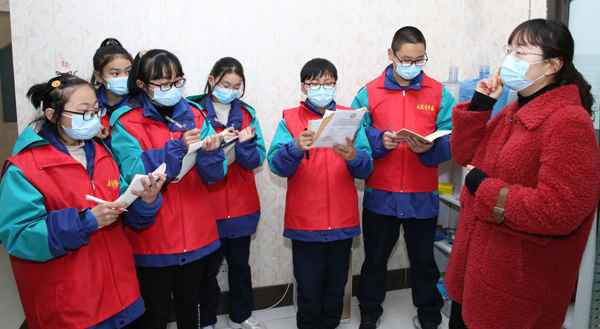 本报学生记者寻访感觉雷锋精力