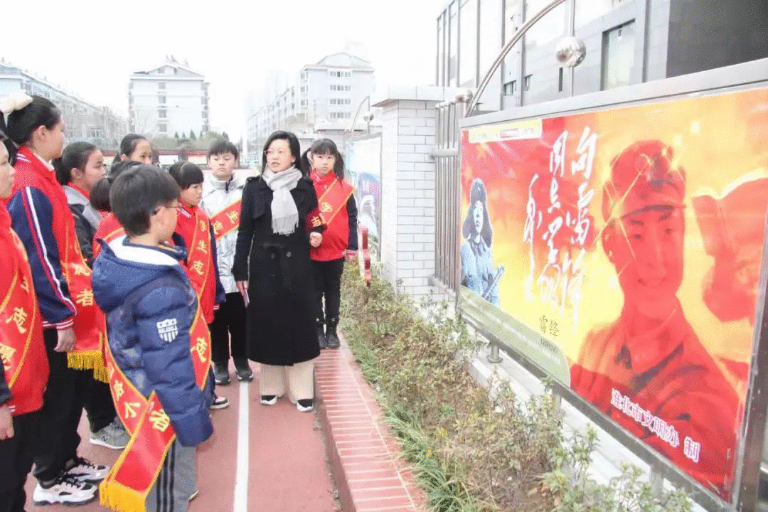 淮北市各学校少先队努力开展“学雷锋”勾当