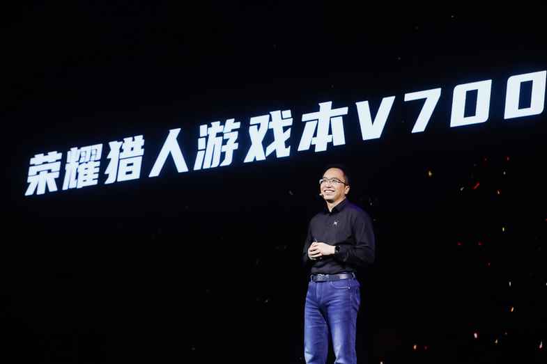 升降式风谷散热超强机能释放，荣耀猎人游戏本V700起售价7499