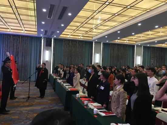 宁波余姚：112名新任“无袍法官”宣誓就职