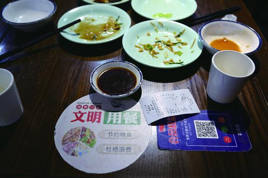 你少点一盘菜 就可为坚苦老人献一份爱心餐 鹿城这项勾当两周已有千余人参加