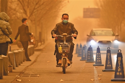 七问七答：北京迎近十年最强沙尘暴 成因是什么？何时竣事？