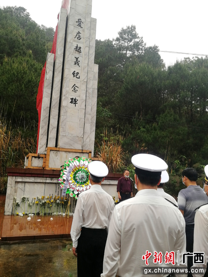 宁明国门党员干部清明祭扫义士开展党史教诲