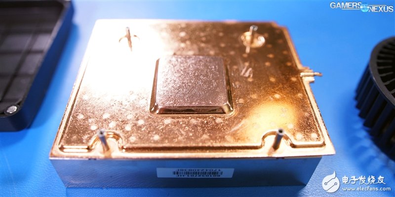 眼红了 竟然有人搞到了两块AMD Vega