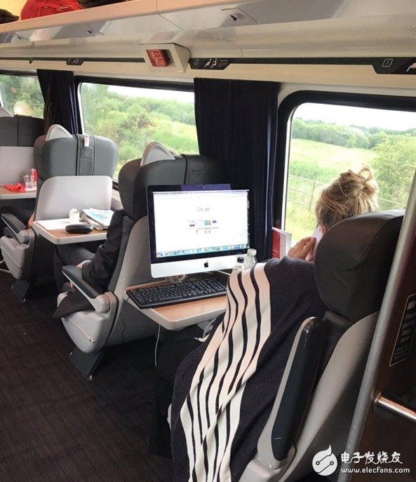 苹果一脸懵逼！美男居然扛iMac上火车：只为办公