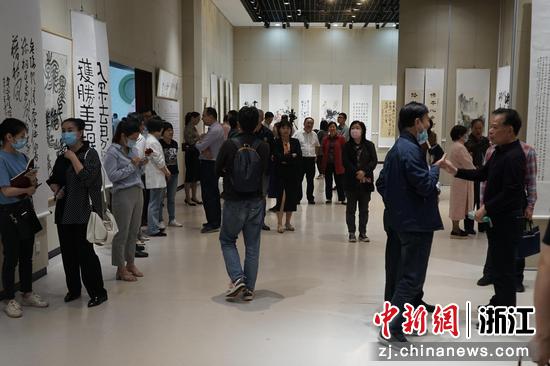 绍台百余幅书画作品联展：馆内藏墨香 科技连两岸