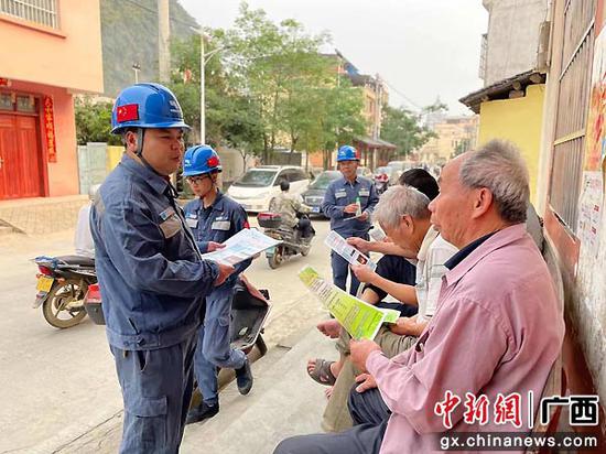 崇左凭祥供电局努力开展防山火保供电事情筑牢安详屏障