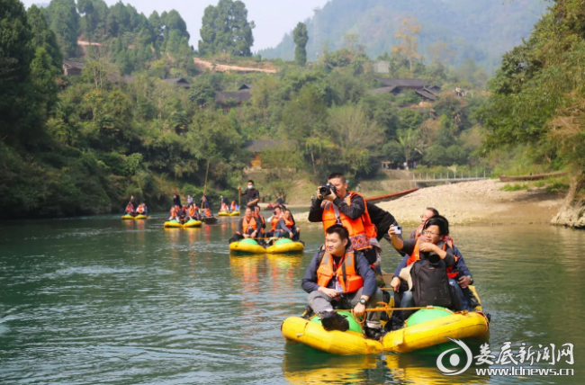 百家媒体聚司城，精准扶贫有成就！