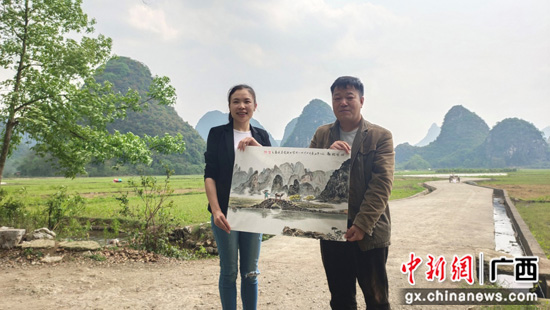 广西临桂村子振兴驻村队员用画条记录瑶寨时代蝶变