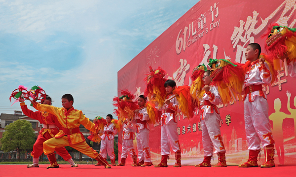 村娃传非遗快乐过“六一”