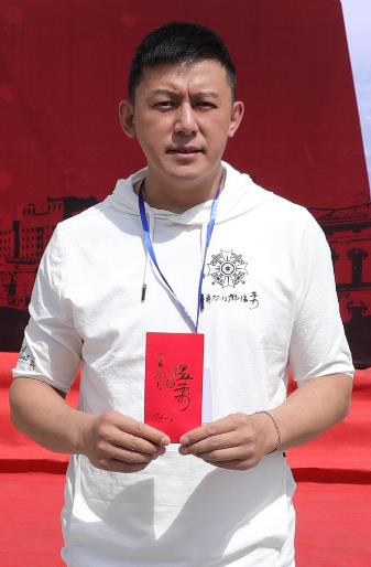 电视剧《一身孤注掷温柔》昨日火热开机 阮经天祝绪丹首搭“天祝”CP搞工作