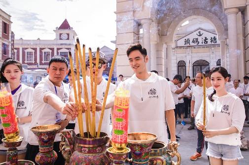 电视剧《一身孤注掷温柔》昨日火热开机 阮经天祝绪丹首搭“天祝”CP搞工作