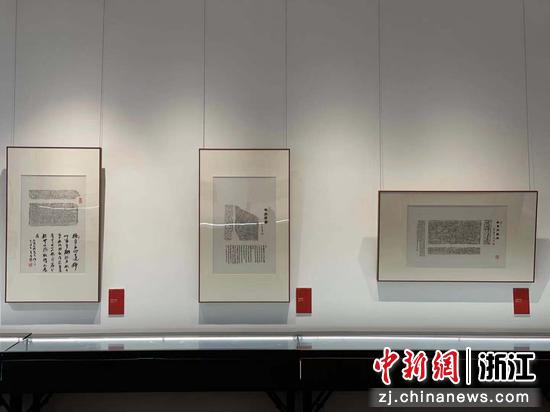 童亚辉书法作品展在杭州开幕 驻足“小字书法”展示奇特气质
