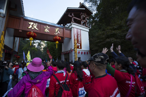 2019年湖南武陵源徒步大会暨张家界黄石寨高空扁带反抗赛乐成举行_湖北在线