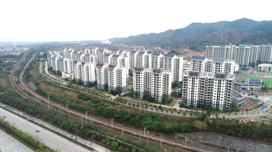 百色市：壮乡红城演绎“千姿百色”