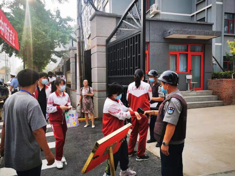 北京初中学考开考 考点提前一小时请考生入场