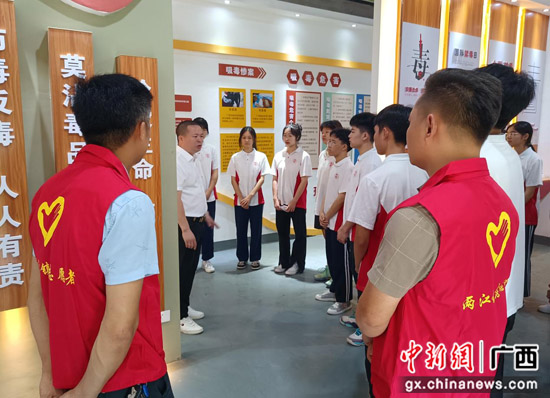 桂林临桂区两江镇书记教室开讲 禁毒宣传进校园