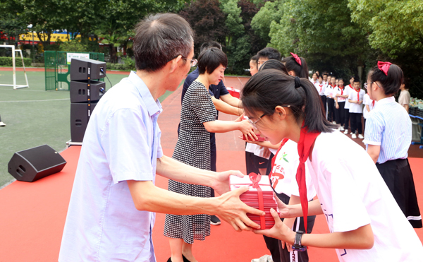 回想 传承 启航——合肥这所小学结业仪式温馨而甜蜜