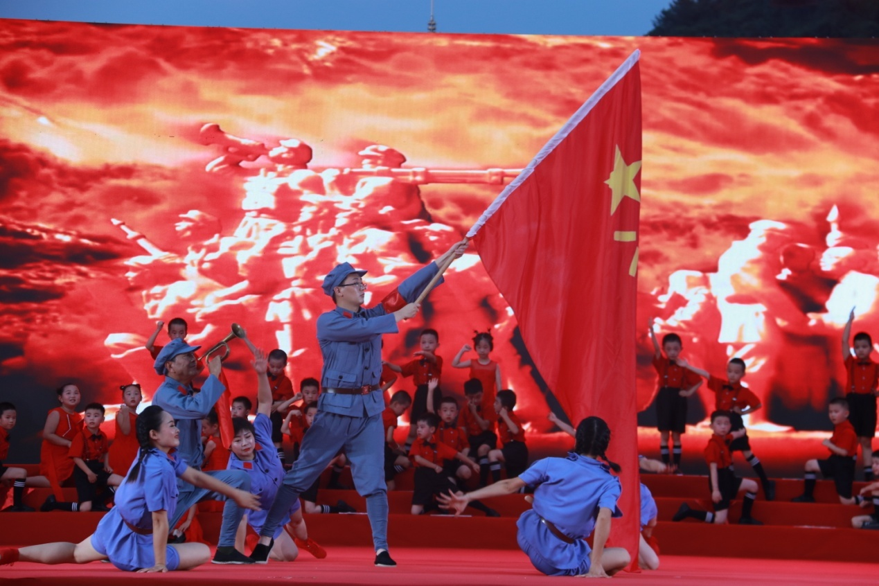 歙县教诲系统：唱支山歌给党听