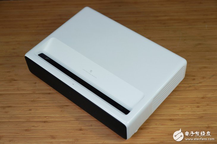 小米激光电视怎么样？小米激光电视评测：9999元的家庭巨幕