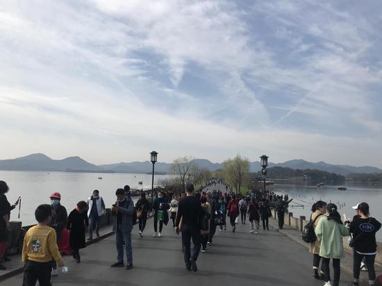 浙江多地入春 勉励市民旅客到村子和海岛去