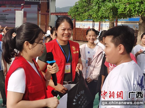 禁毒宣传进横县校园 联袂护航助生长