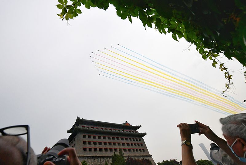 共庆百光阴诞 ｜首都会民寓目空中梯队航行演出