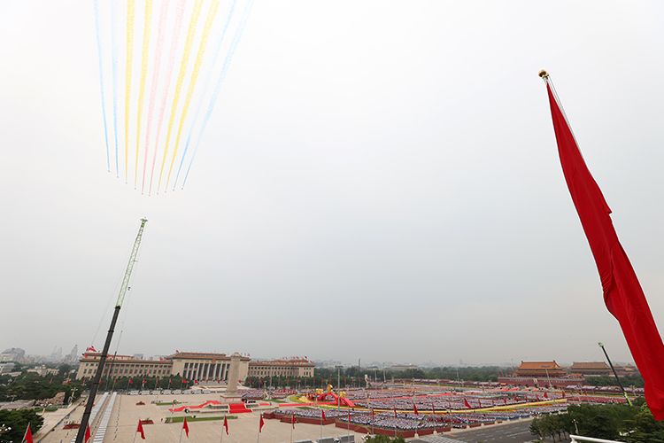 共庆百光阴诞 ｜首都会民寓目空中梯队航行演出