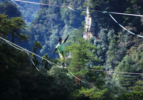 2019年湖南武陵源徒步大会暨张家界黄石寨高空扁带对抗赛成功举办_湖北在线