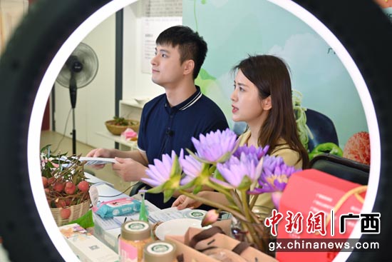 贵港市＂618＂购物节：荷城特产热销全国 线上消费稳中