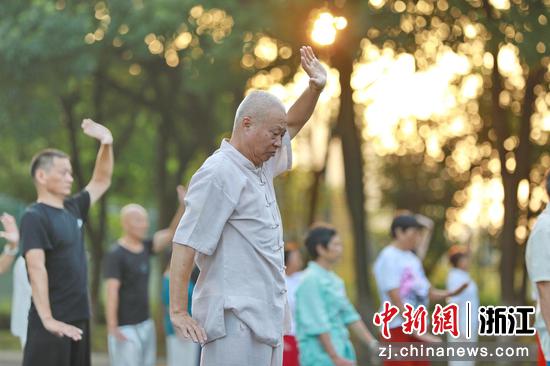 浙江嘉兴：全民健身日 奥运励我行