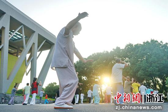 浙江嘉兴：全民健身日 奥运励我行